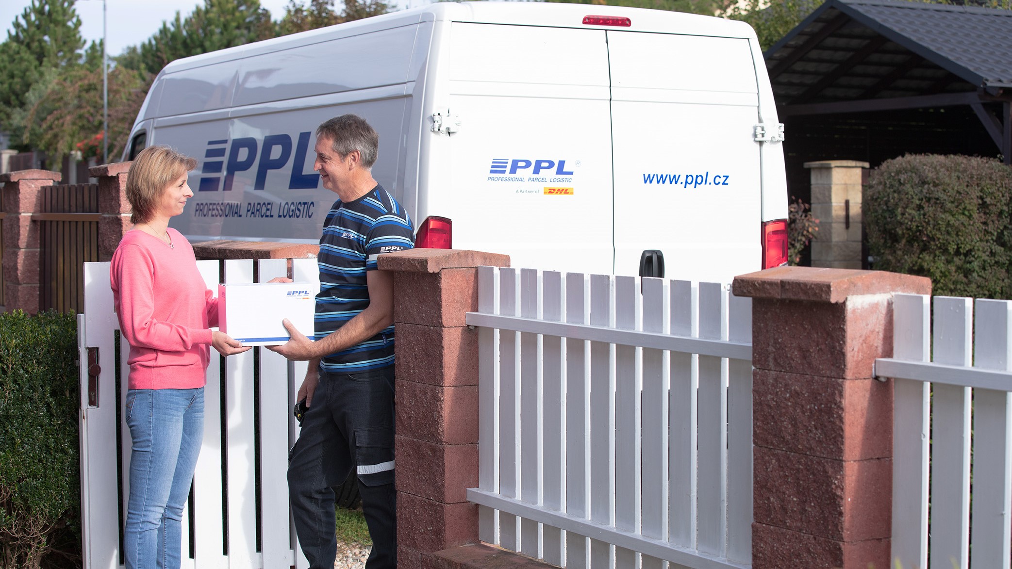 Předání balíku řidič příjemce