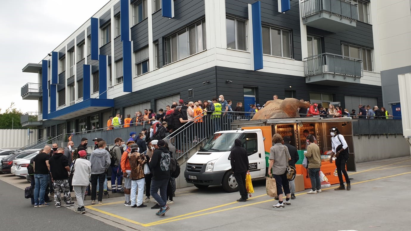 Grilovaná kuřata pro zaměstnance