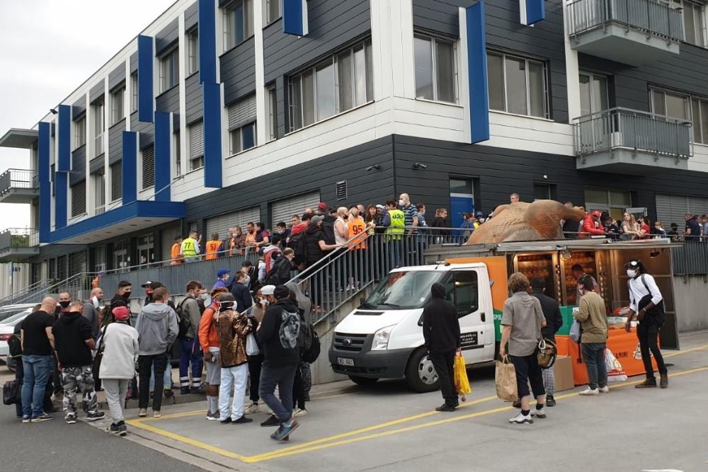 Grilovaná kuřata pro zaměstnance